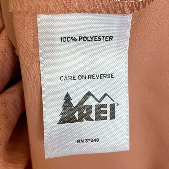 REI Saraha Travel Hiking Shirt with Multiple Zippered Pockets Salmon Size Large - Picture 7 of 10